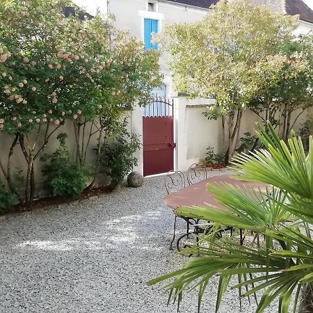 Chambres Et Table D'Hotes, Maisonnettes Individuelles Dans Propriete Privee Vézinnes Exterior photo