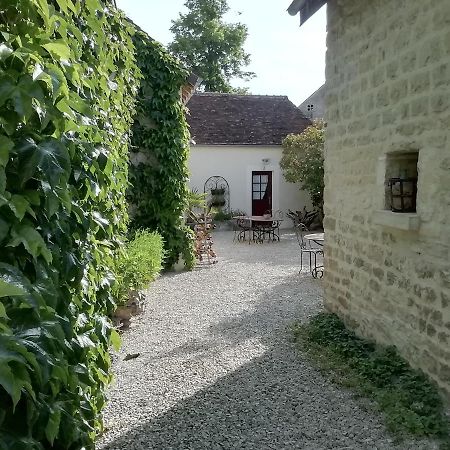 Chambres Et Table D'Hotes, Maisonnettes Individuelles Dans Propriete Privee Vézinnes Exterior photo
