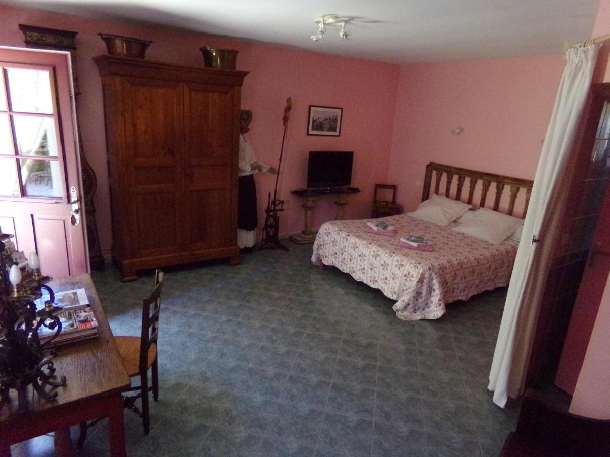 Chambres Et Table D'Hotes, Maisonnettes Individuelles Dans Propriete Privee Vézinnes Exterior photo