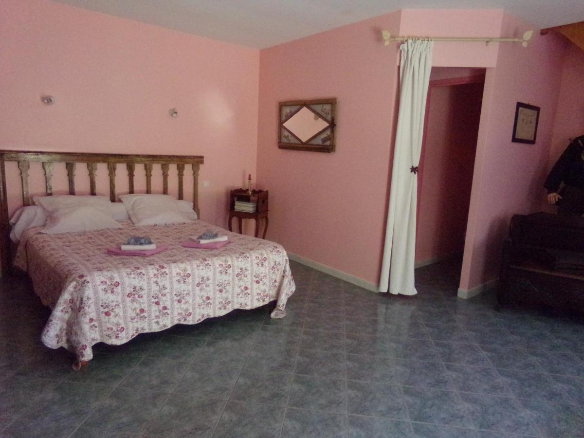 Chambres Et Table D'Hotes, Maisonnettes Individuelles Dans Propriete Privee Vézinnes Exterior photo