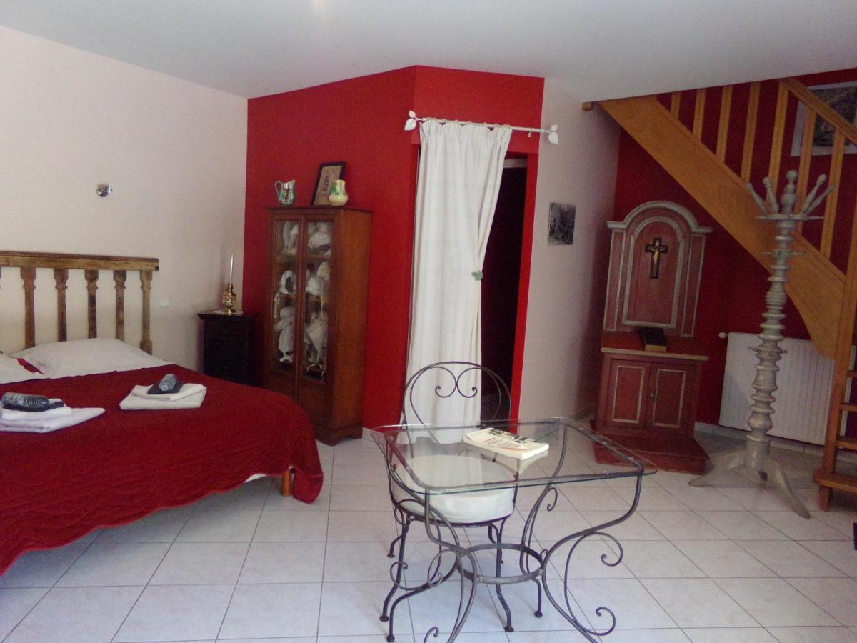 Chambres Et Table D'Hotes, Maisonnettes Individuelles Dans Propriete Privee Vézinnes Exterior photo