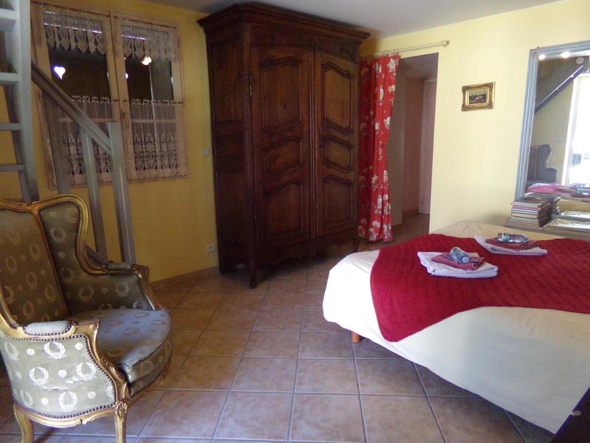 Chambres Et Table D'Hotes, Maisonnettes Individuelles Dans Propriete Privee Vézinnes Exterior photo