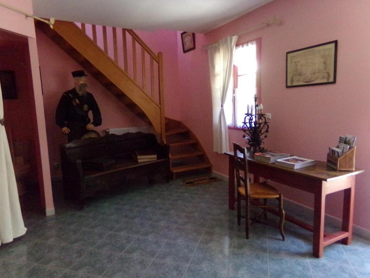 Chambres Et Table D'Hotes, Maisonnettes Individuelles Dans Propriete Privee Vézinnes Exterior photo