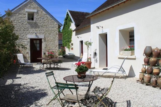 Chambres Et Table D'Hotes, Maisonnettes Individuelles Dans Propriete Privee Vézinnes Exterior photo