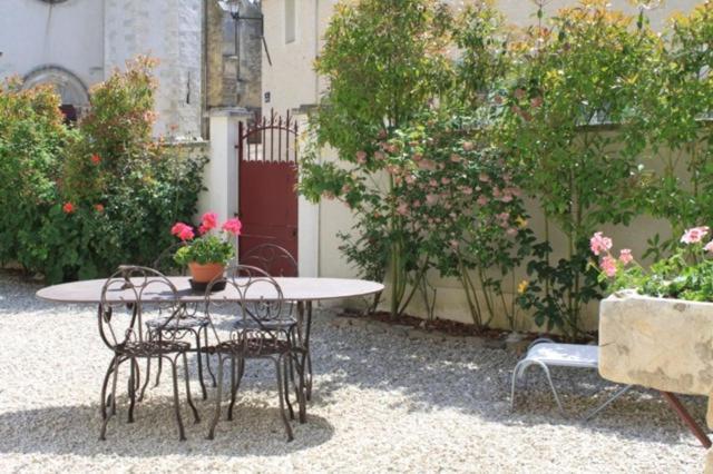 Chambres Et Table D'Hotes, Maisonnettes Individuelles Dans Propriete Privee Vézinnes Exterior photo