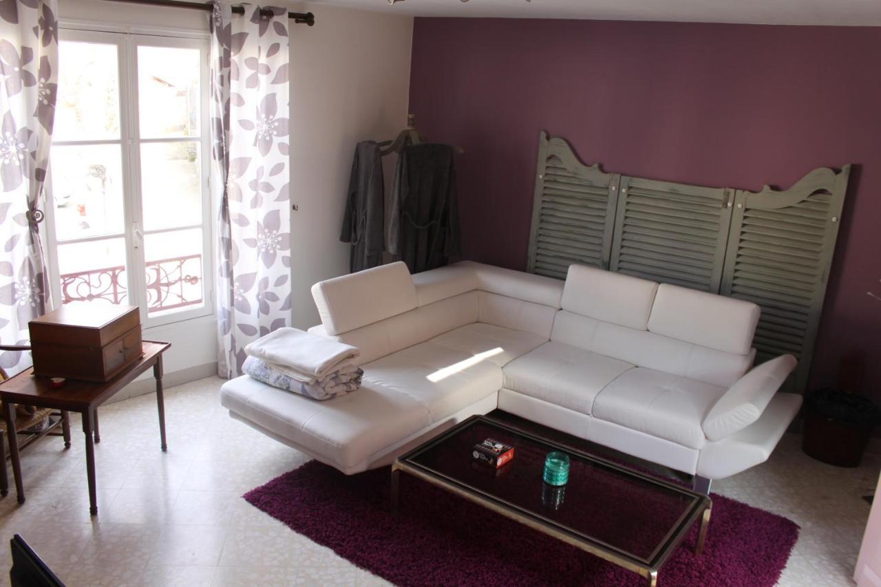 Chambres Et Table D'Hotes, Maisonnettes Individuelles Dans Propriete Privee Vézinnes Exterior photo