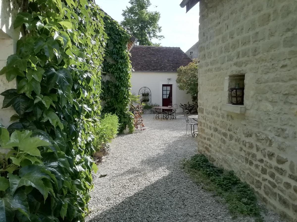 Chambres Et Table D'Hotes, Maisonnettes Individuelles Dans Propriete Privee Vézinnes Exterior photo