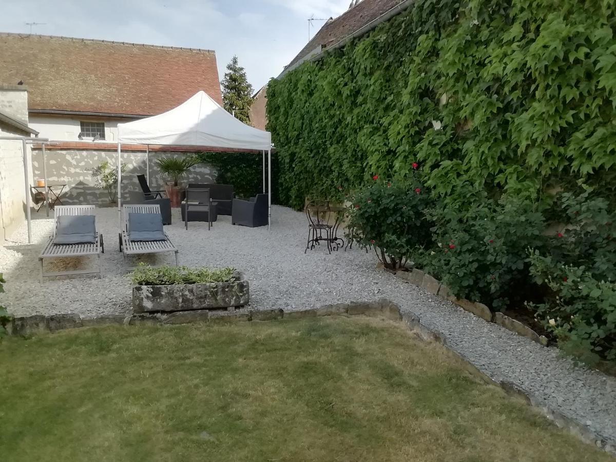 Chambres Et Table D'Hotes, Maisonnettes Individuelles Dans Propriete Privee Vézinnes Exterior photo