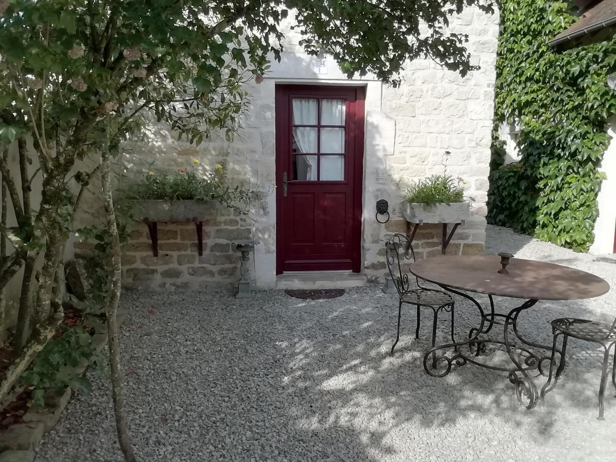 Chambres Et Table D'Hotes, Maisonnettes Individuelles Dans Propriete Privee Vézinnes Exterior photo